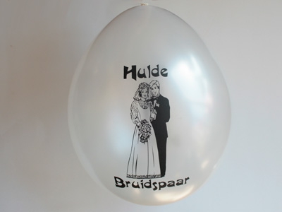 hulde bruidspaar ballonnen